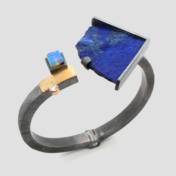 Pulsera lapislázuli, ópalo, diamante, oro amarillo y plata. Joya creada por Comin Joieria Creativa