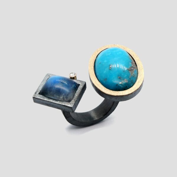 Anillo piedra luna y turquesa de plata y oro, joya creada y hecha a mano por Comin Joieria Creativa