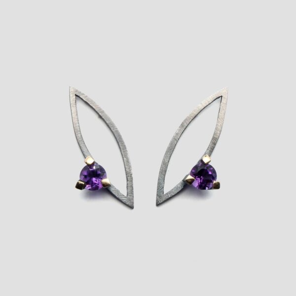 Pendientes amatistas de plata, amatista y oro, joya creada y hecha a mano por Comin Joieria Creativa