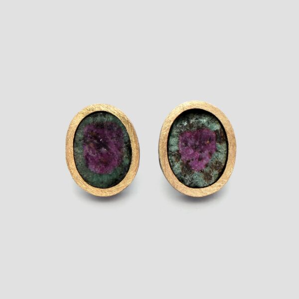 Pendientes rubíes zoisita de plata y oro, joya creada y hecha a mano por Comin Joieria Creativa