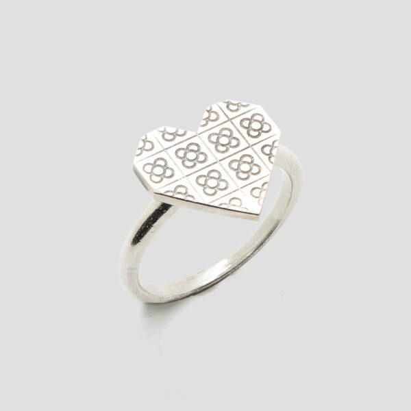 Anillo corazón • Baldosa Barcelona